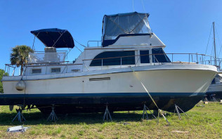 Ocean Yachts 40+2 Flying Bridge Trawler